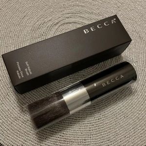 BECCA Soft Kabuki Brush AUTHENTIC & NEW